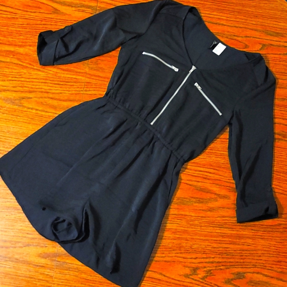 Black Zipper Romper - V-Neck - Edgy, Cool, Perfect for College, Summer, Brunch